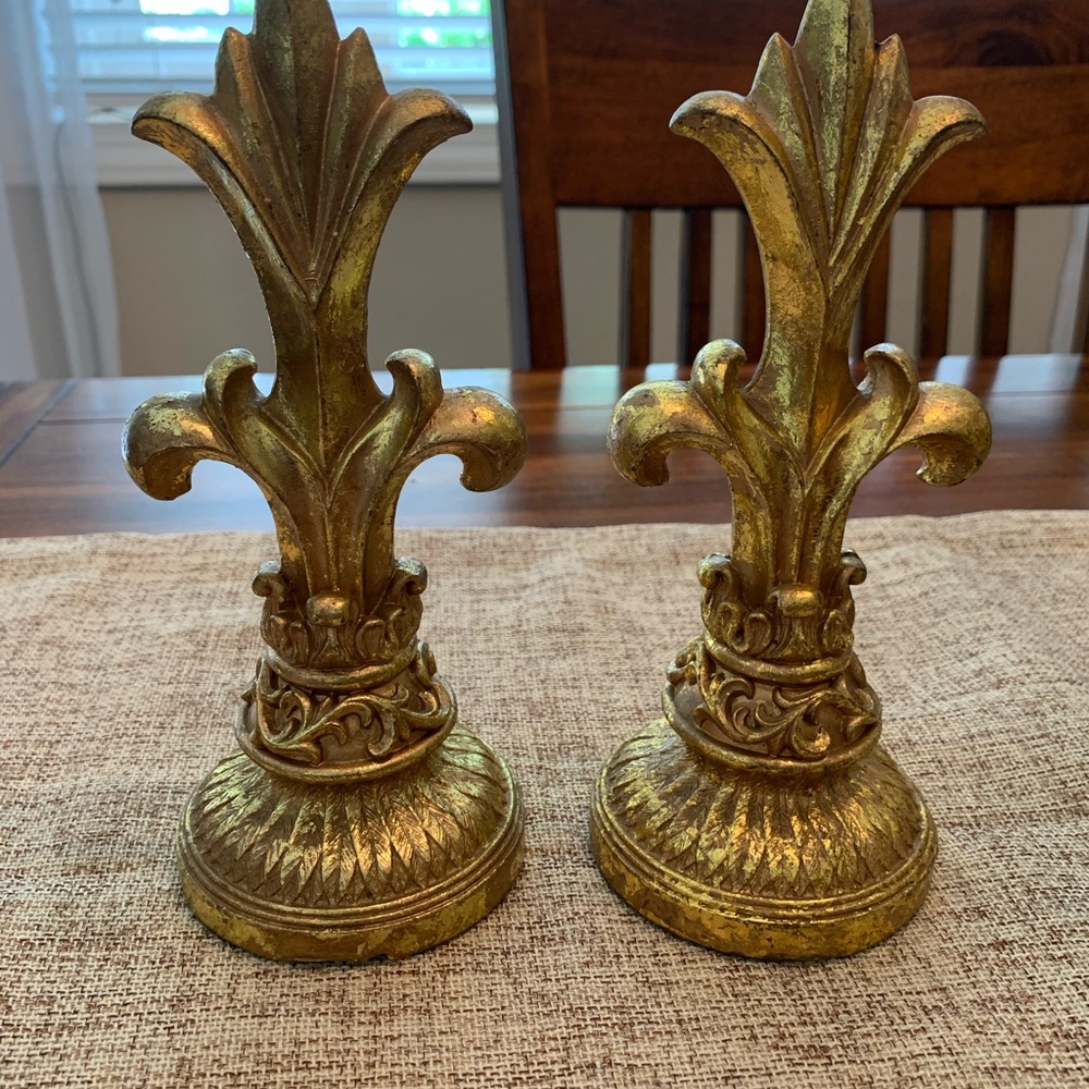 Elegant Gold Gilt Decorative Finials